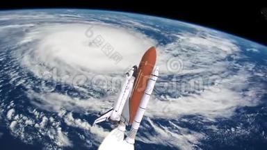 航天飞机在地球大气层和飓风上空发射的真实三维动画。 提供了这段视频的内容